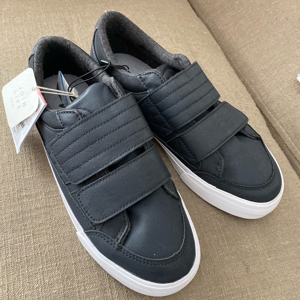 Zara boys sneakers size 3 1/2 black